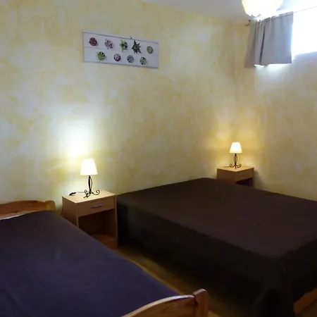 Apartment Nature 2 Chambres, Rando Grp, Pres De Montlucon, Cour Commune - Fr-1-489-418 *